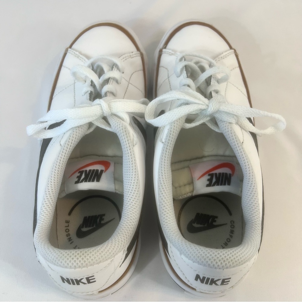Nike Kids White and Black Sneakers size: US 4 Y - Picture 7 of 10